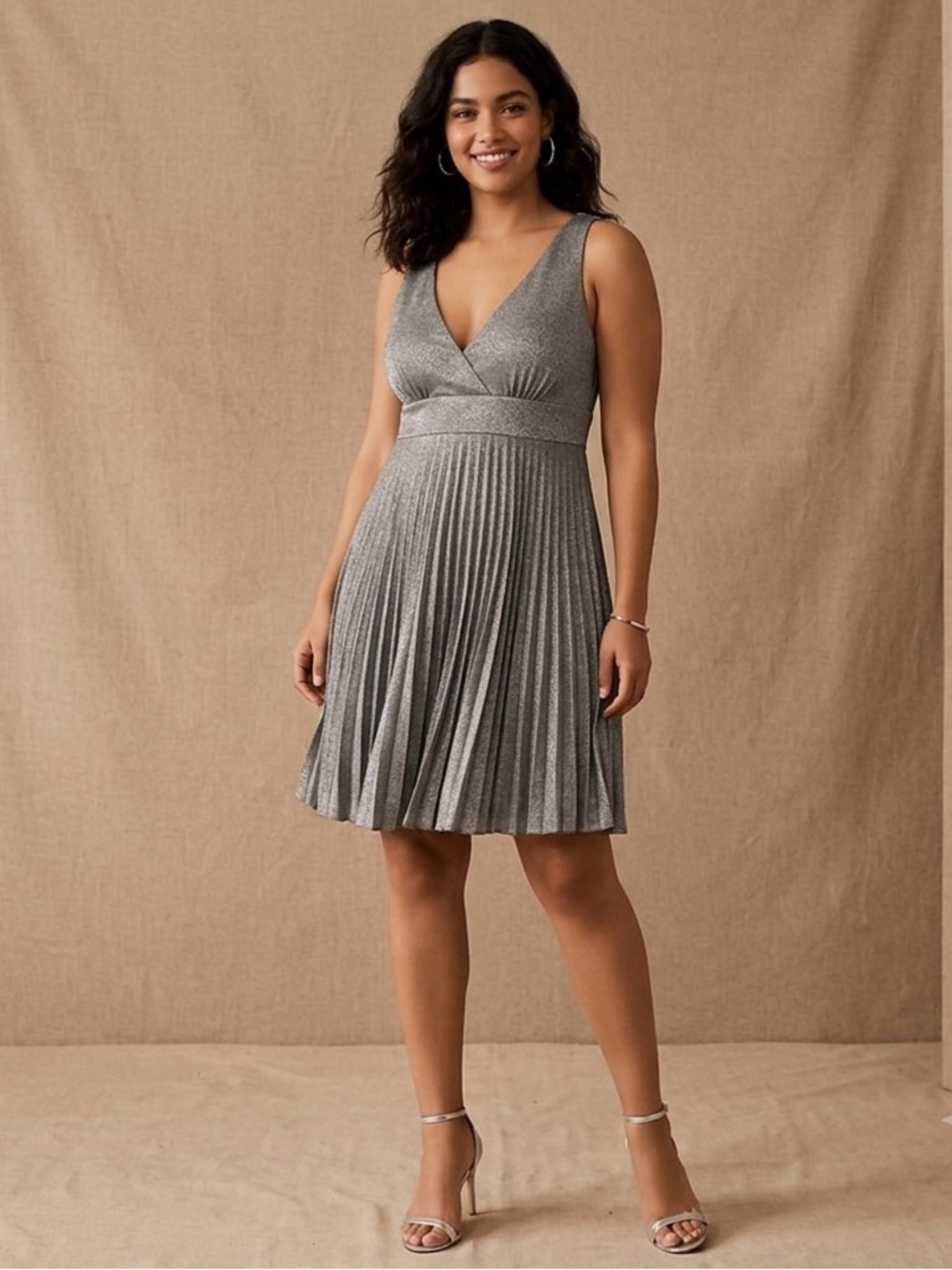 Max & Cleo Metallic Silver Pleated V-Neck Empire Party Dress, Women’s Size 12